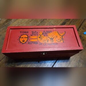 Jose Cuervo Tequila Reserva De Familia Wooden Box 1996 Manuel Velázquez Red